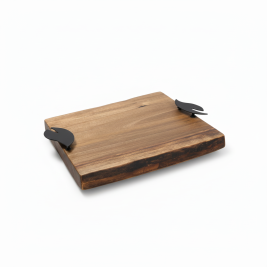 Servierbrett aus Walnuss mit schwarzen Metallgriffen – 32 × 40 cm, 3,5 cm stark Servierbrett aus Walnuss mit schwarzen Metallgriffen – 32 × 40 cm, 3,5 cm stark